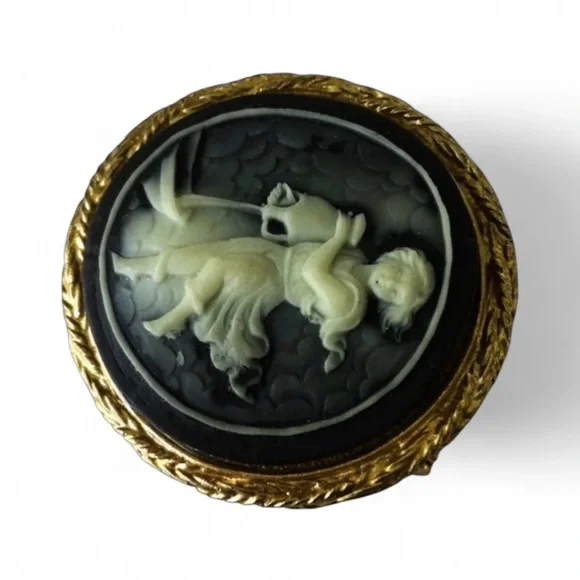 Vintage 1950s Aquarius Water Bearer Cameo Brooch Braided Gold-Tone Frame - Picture 5 of 12